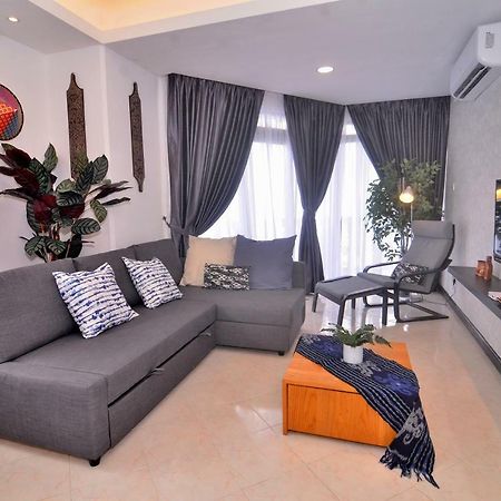 New Riverbank Suites - Waterfront Kuching City מראה חיצוני תמונה