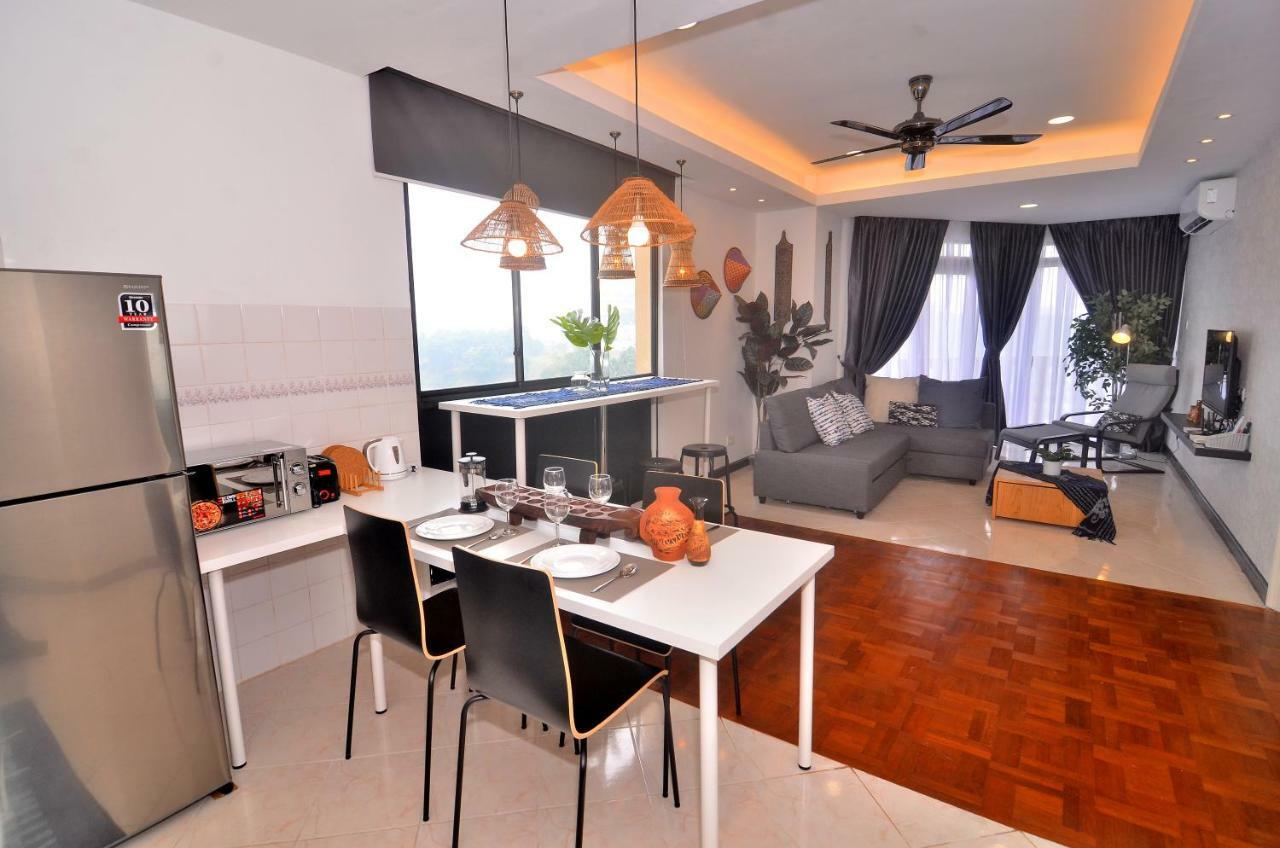New Riverbank Suites - Waterfront Kuching City מראה חיצוני תמונה
